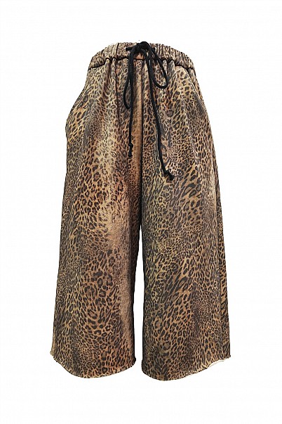 QUIET TERRAIN LEOPARD BERMUDA SHORTS