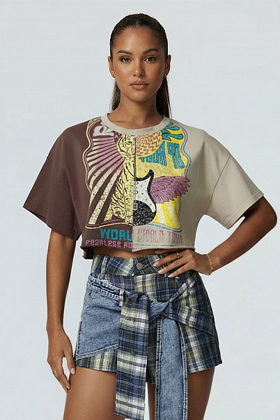 SPLIT GRAPHIC CROP TEE