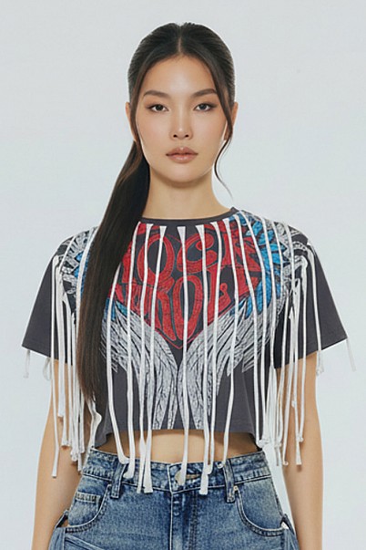 FRINGE REBEL GRAPHIC CROP TEE