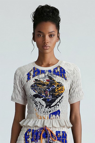 MOTO MUSE SMOCKED GRAPHIC CROP TOP