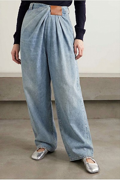 PLEATED WIDE-LEG DENIM TROUSERS