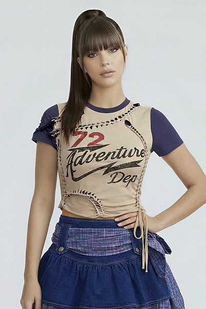 VARSITY RENEGADE LACE-UP GRAPHIC TEE